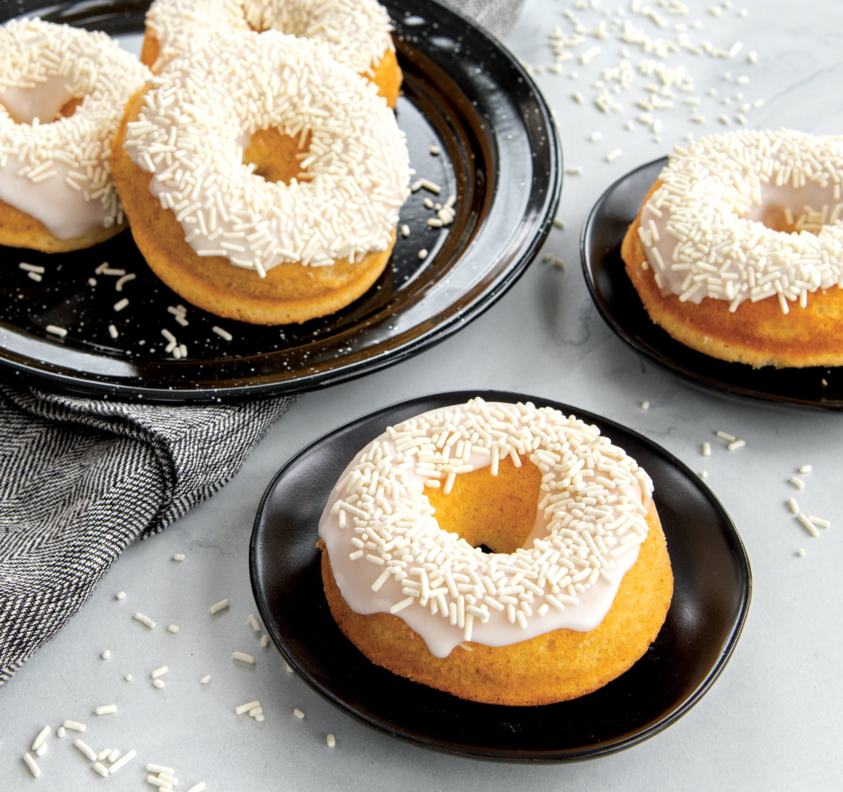 6 Cavity Nonstick Steel Donut Pan - Image 3